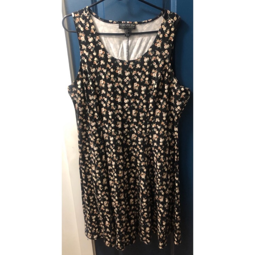 3/$22 Forever 21 Black Skater Floral Dress 2X